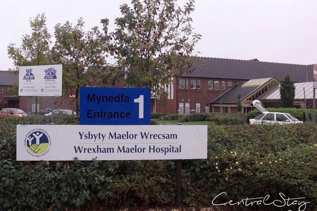 Wrexham Central Stay Apartment Seven Екстериор снимка